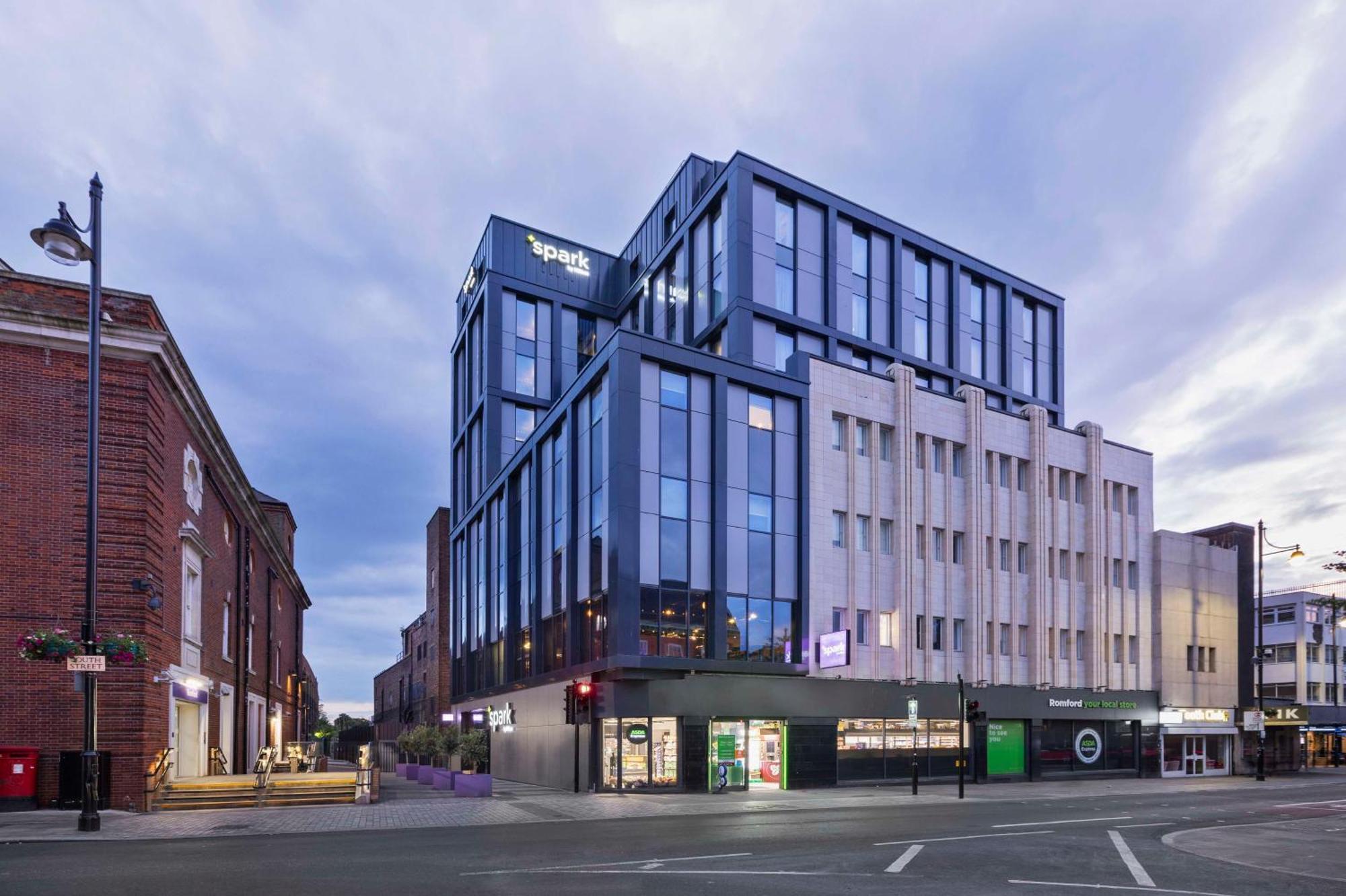 Spark By Hilton London Romford Exterior photo