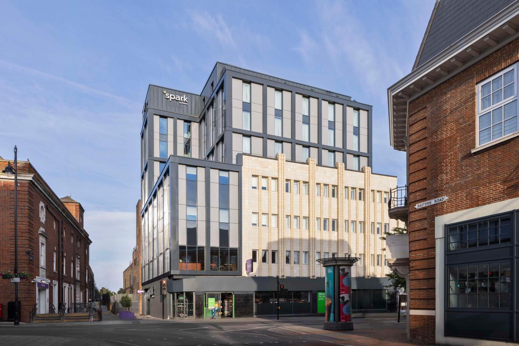Spark By Hilton London Romford Exterior photo